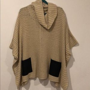 Super soft knitted poncho w faux leather pockets